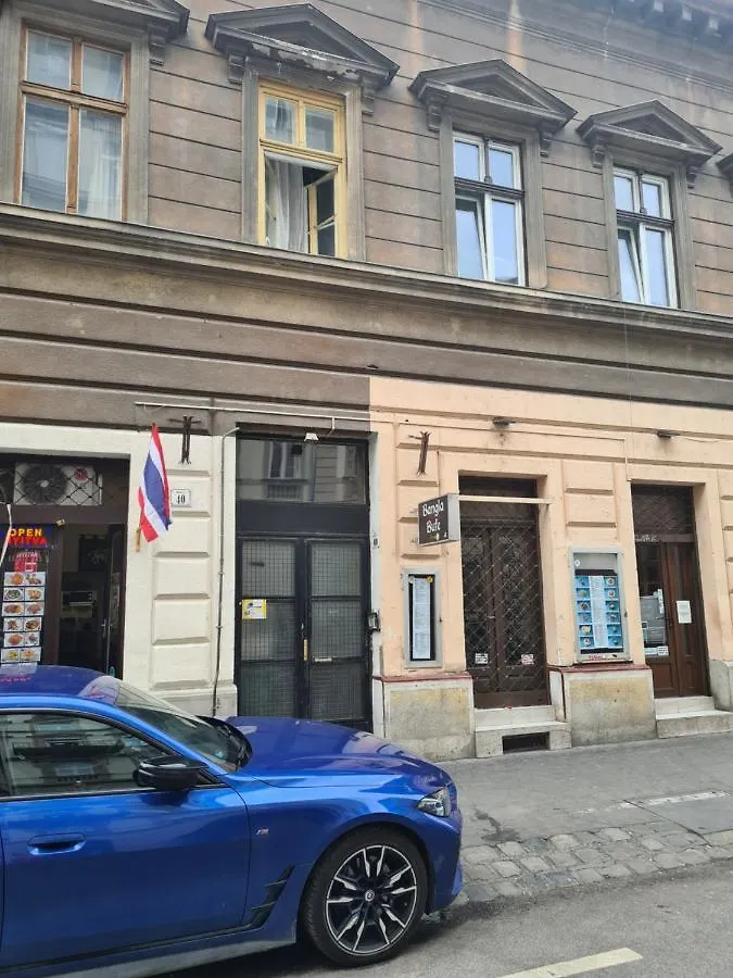 Feeling Home In The Heart Of Budapest Apartment